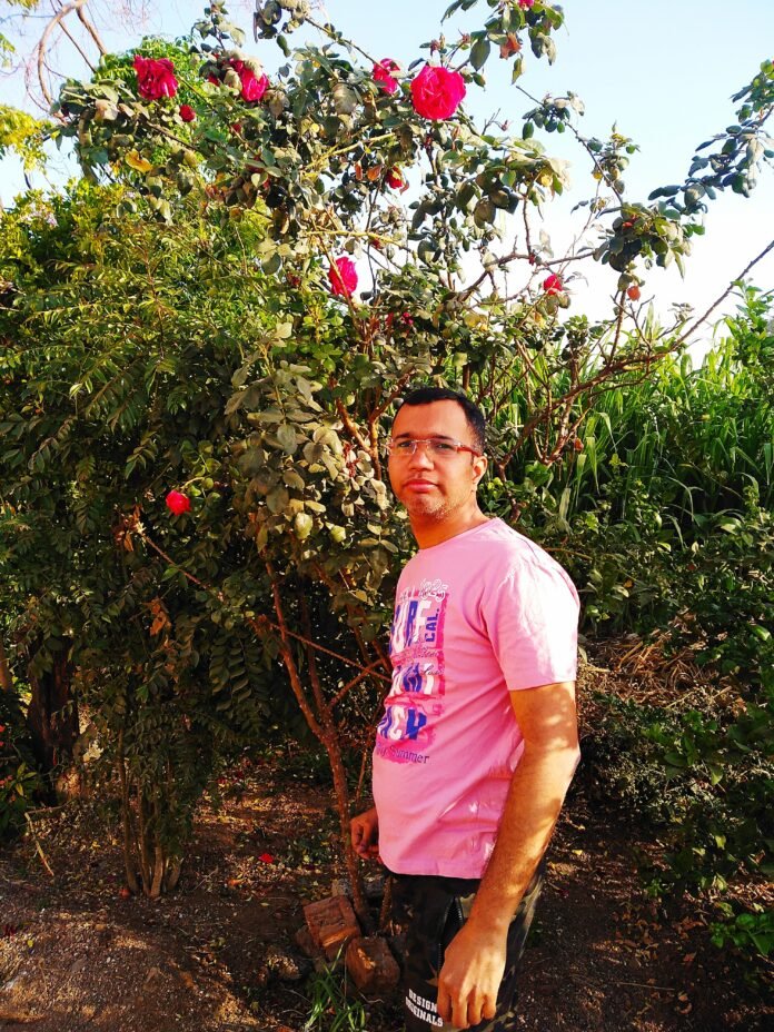 portrait-men-standing-by-tree